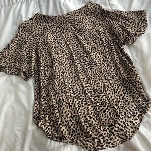 Ruffle sleeve animal print top